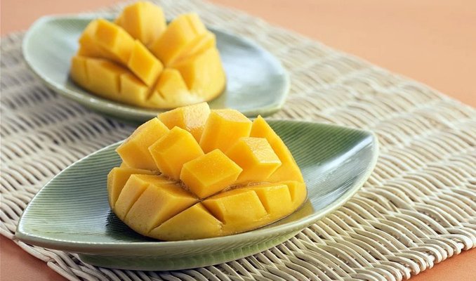 cut mangoes