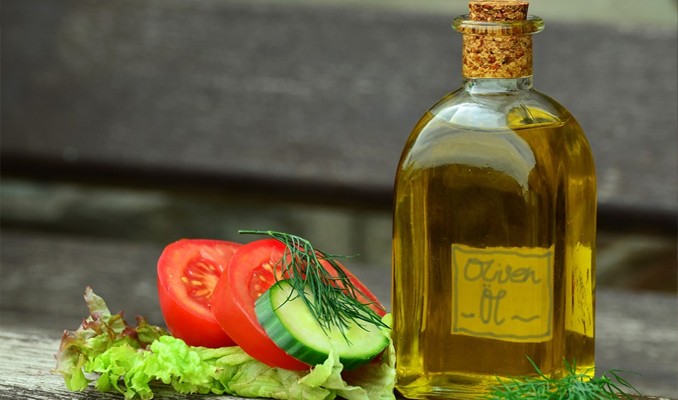 storing olive oil