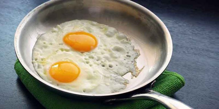 How Long Can Cooked Eggs Sit Out