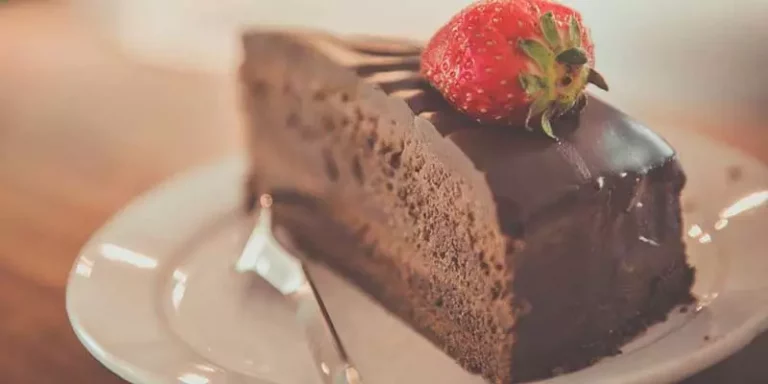 Can You Freeze Chocolate Cake